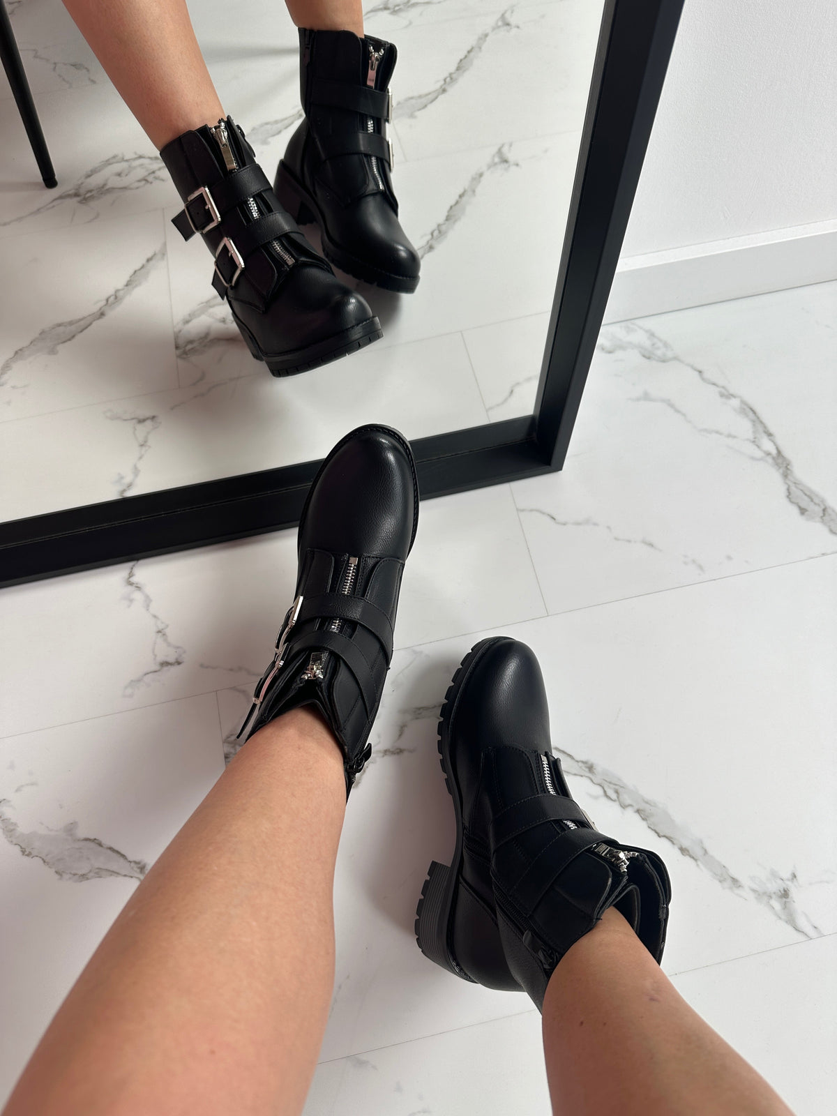 Bottines Noires à Boucle