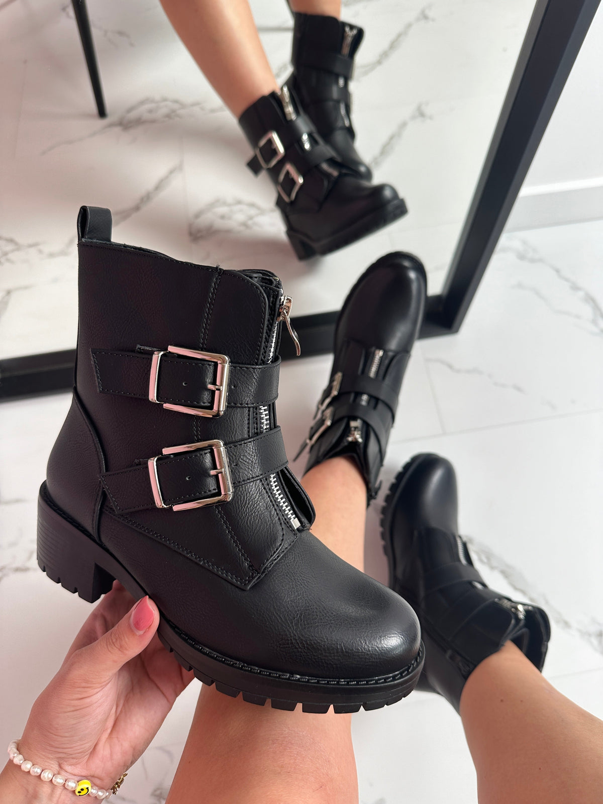 Bottines Noires à Boucle