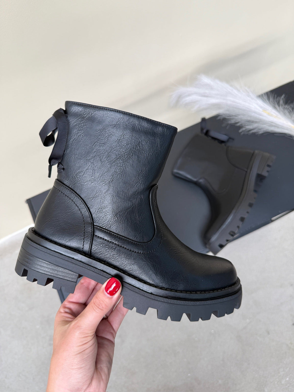 Bottines Noires à Nœud