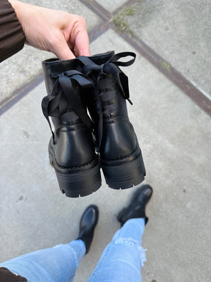 Bottines Noires à Nœud