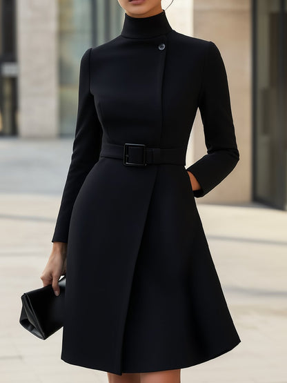 ROBE ÉLÉGANTE À COL MONTANT ET CEINTURE